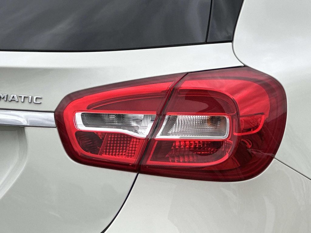 Thumbnail: 2017 Mercedes-Benz GLA - 10