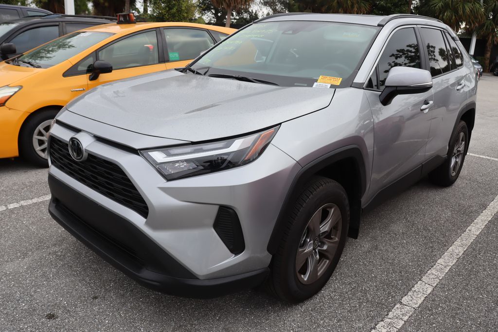 2025 Toyota RAV4 XLE 2