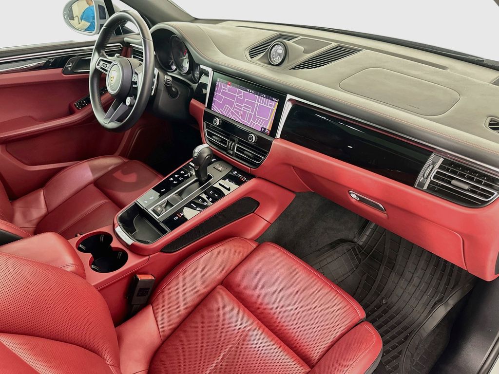 Thumbnail: 2023 Porsche Macan - 30