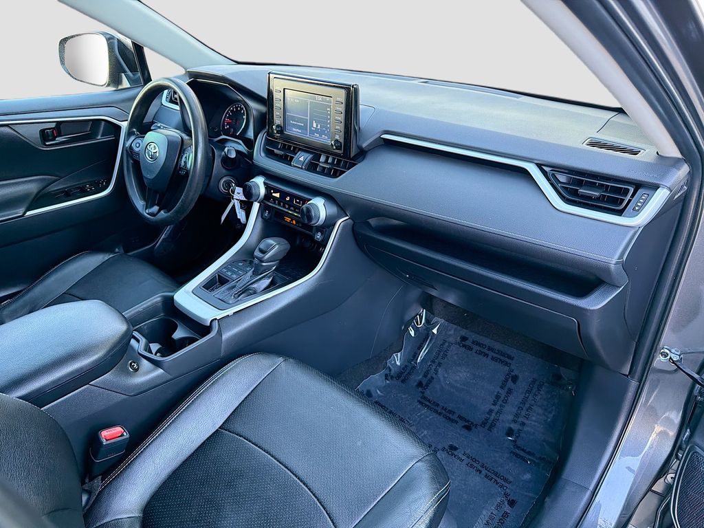 Thumbnail: 2019 Toyota RAV4 - 26