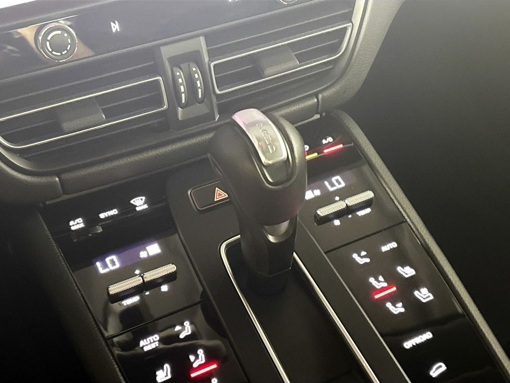 2024 Porsche Macan T