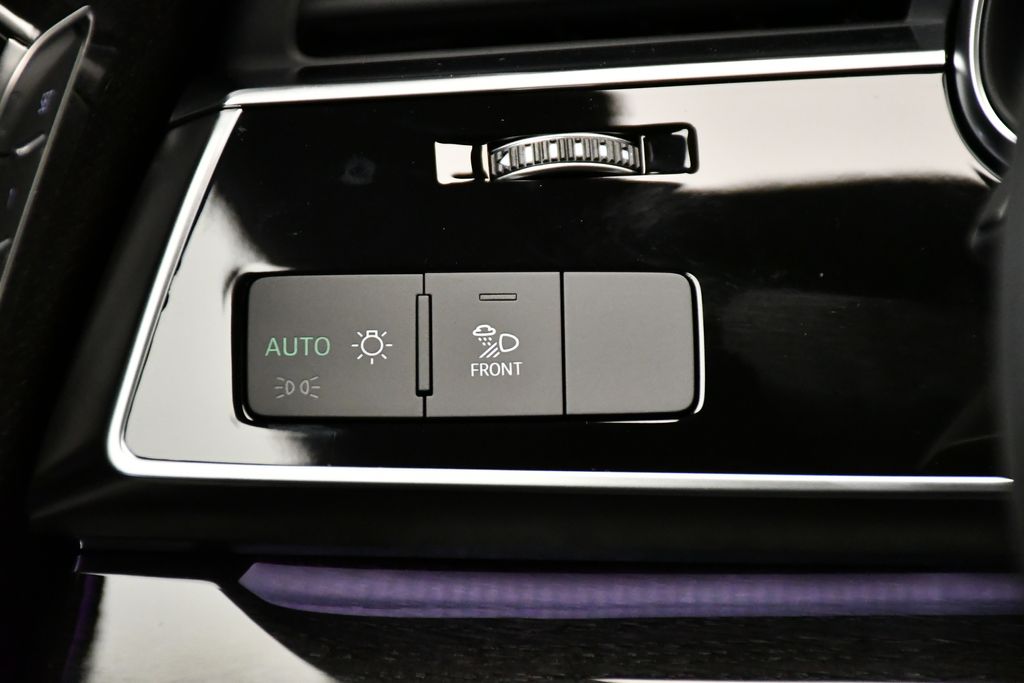 Thumbnail: 2025 Audi Q8 - 21