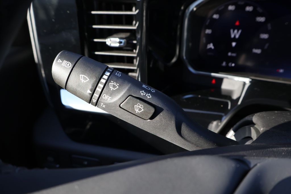 Thumbnail: 2026 Chevrolet Silverado 3500 - 21