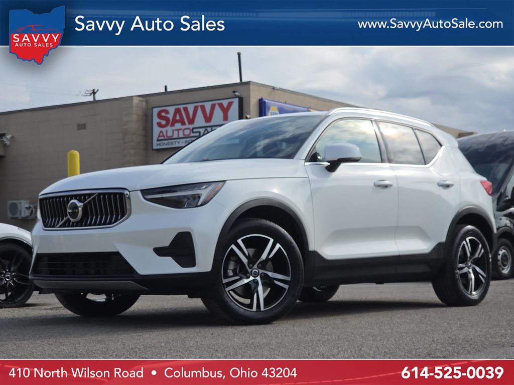 White 2024 Volvo XC40 SUV / Crossover  Automatic