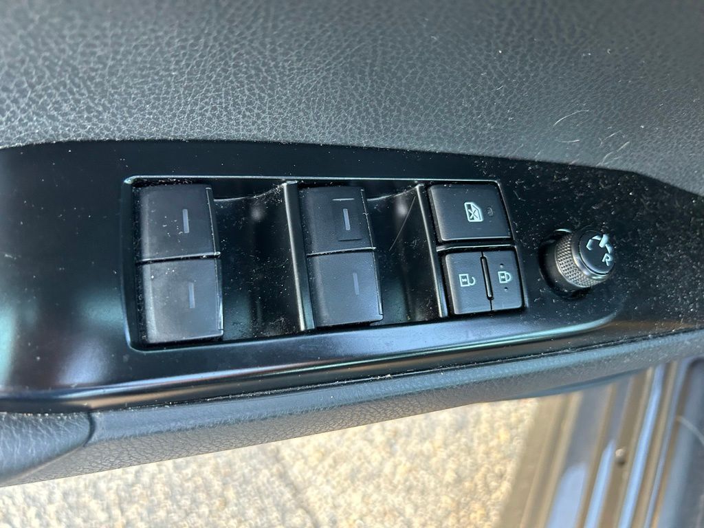 Thumbnail: 2025 Toyota Camry - 17