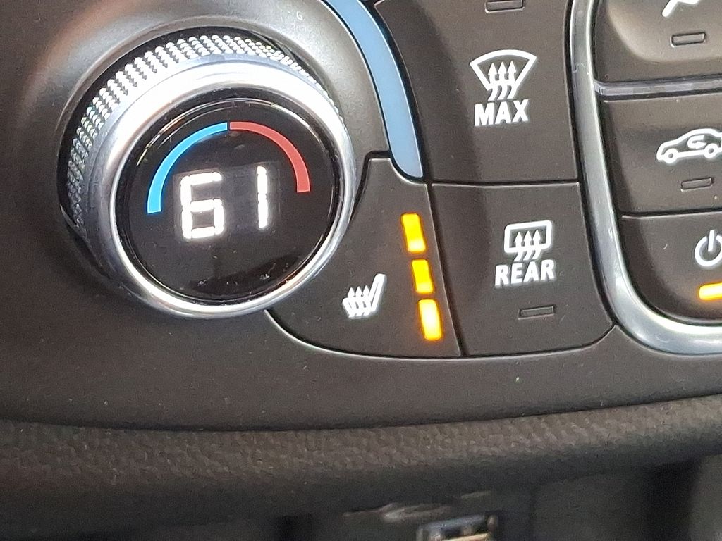 Thumbnail: 2023 Chevrolet Traverse - 26