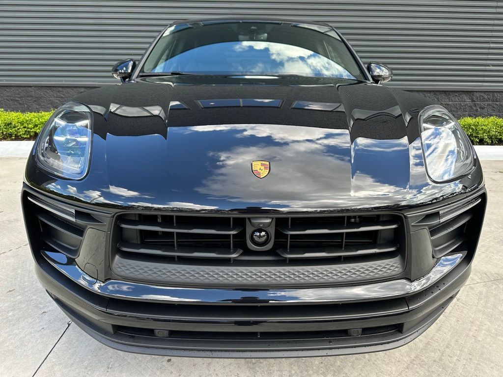 Thumbnail: 2026 Porsche Macan - 7