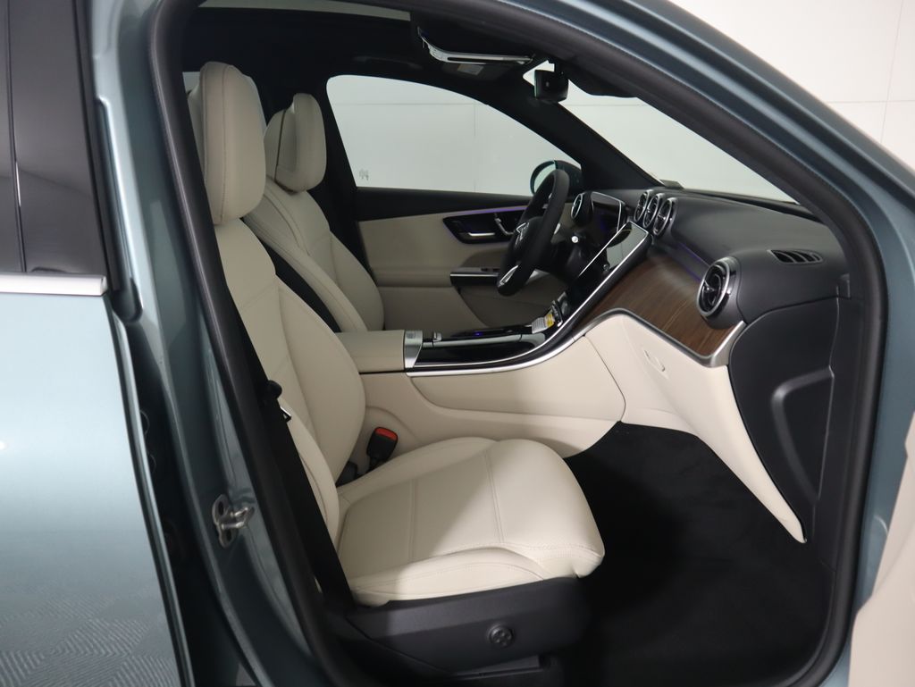 Used 2026 Silver Mercedes-Benz GLC 300 image 22