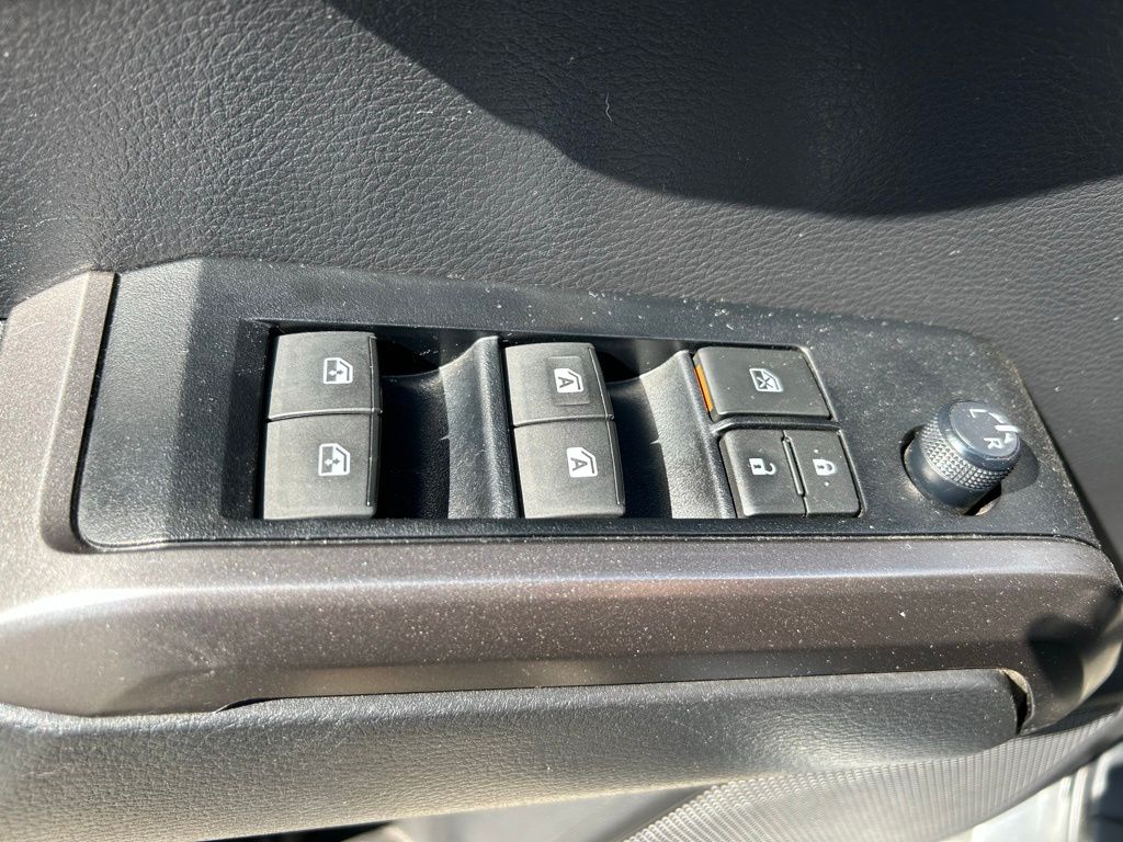 2023 Toyota Tacoma SR5 17