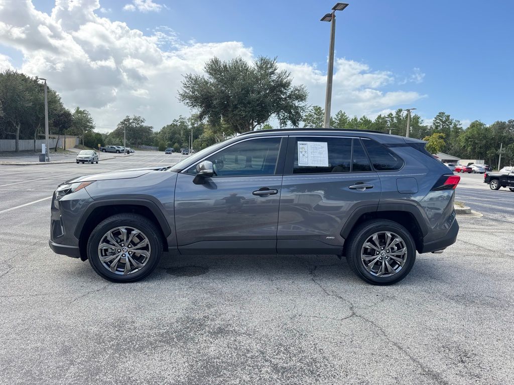 2024 Toyota RAV4 Hybrid XLE Premium photo 3