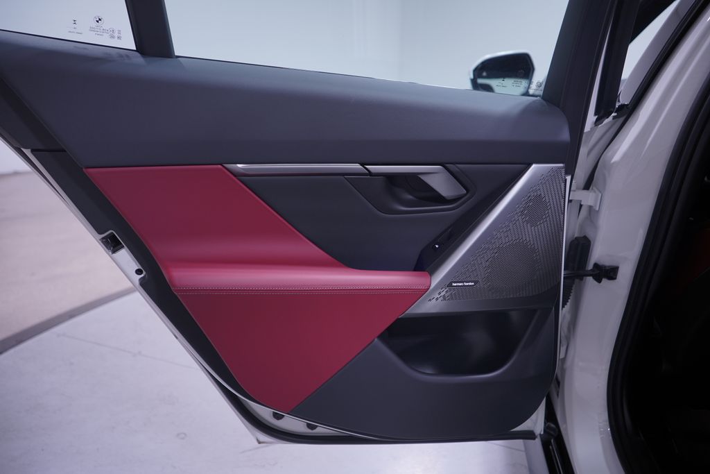 Thumbnail: 2025 BMW 5 Series - 14