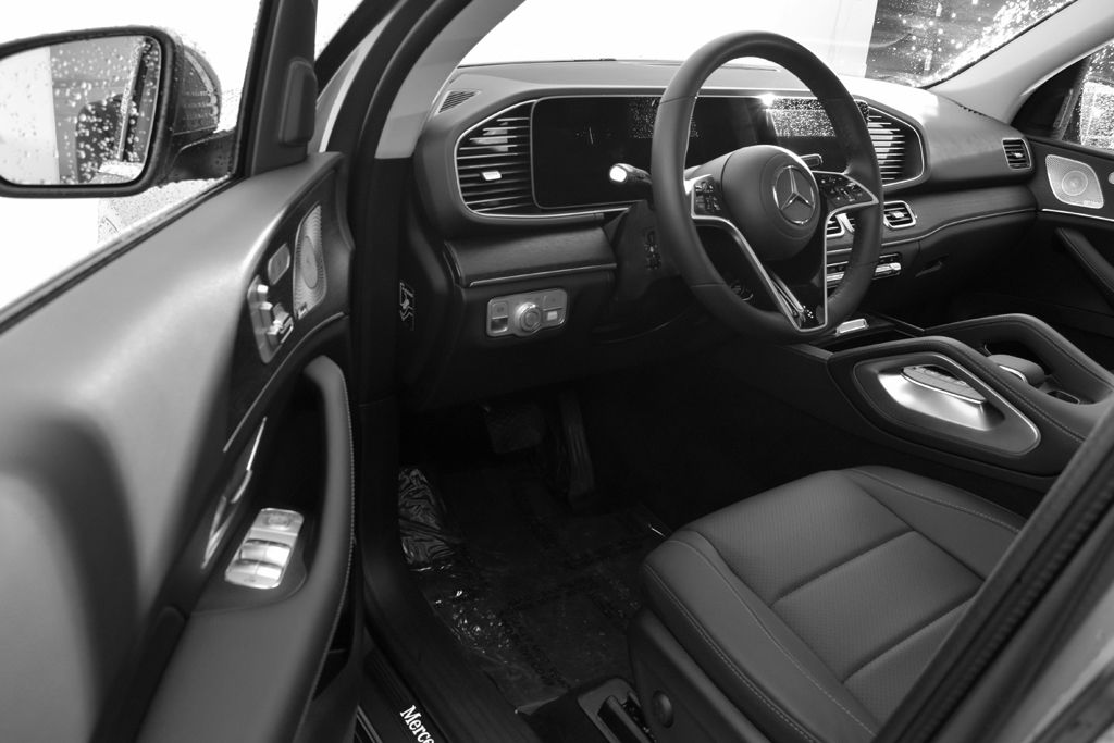 Thumbnail: 2026 Mercedes-Benz GLE - 13