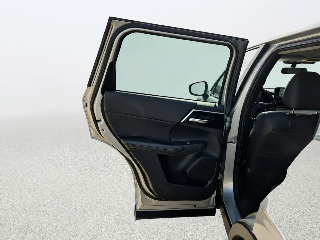 2023 Mitsubishi Outlander SE Silver at North Houston Mitsubishi