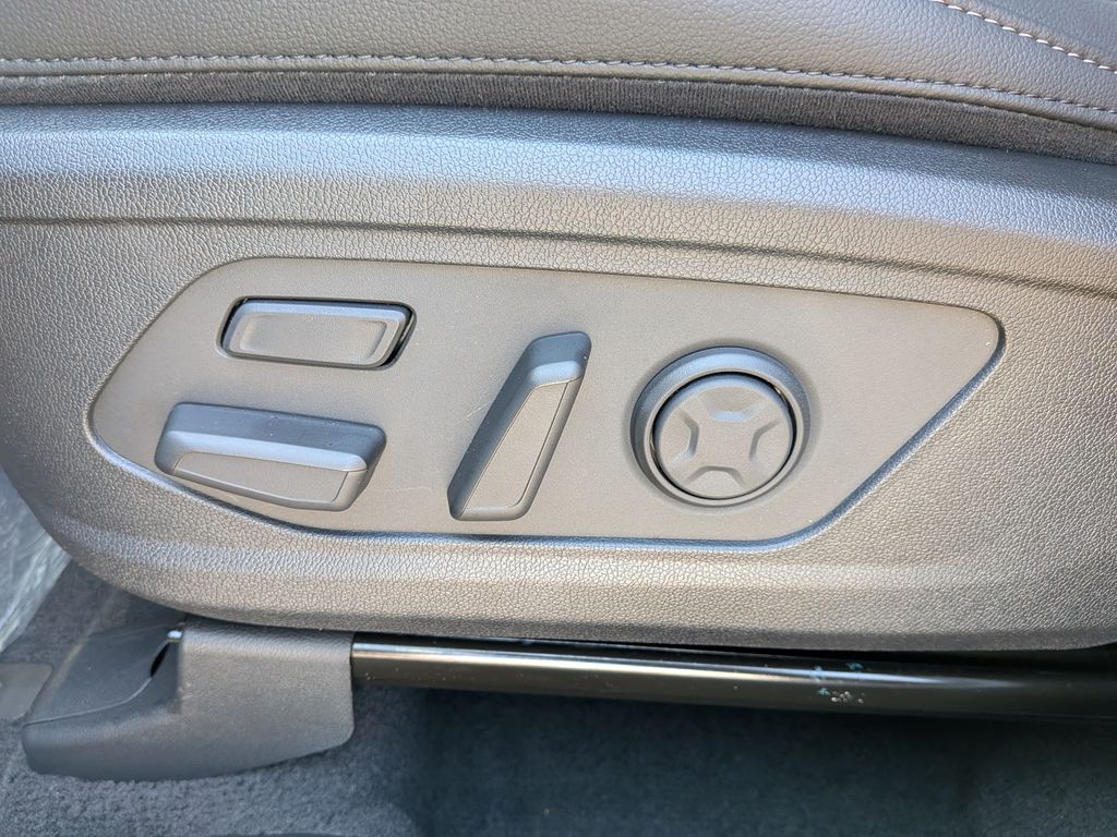 New 2026 White Kia X-Line SX Prestige image 41