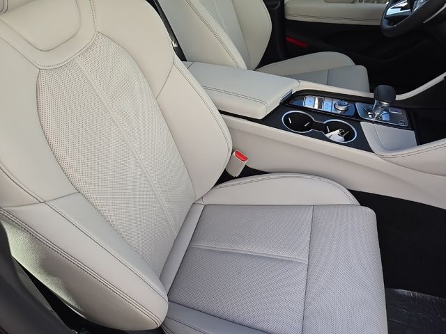 2025 Genesis G70  20