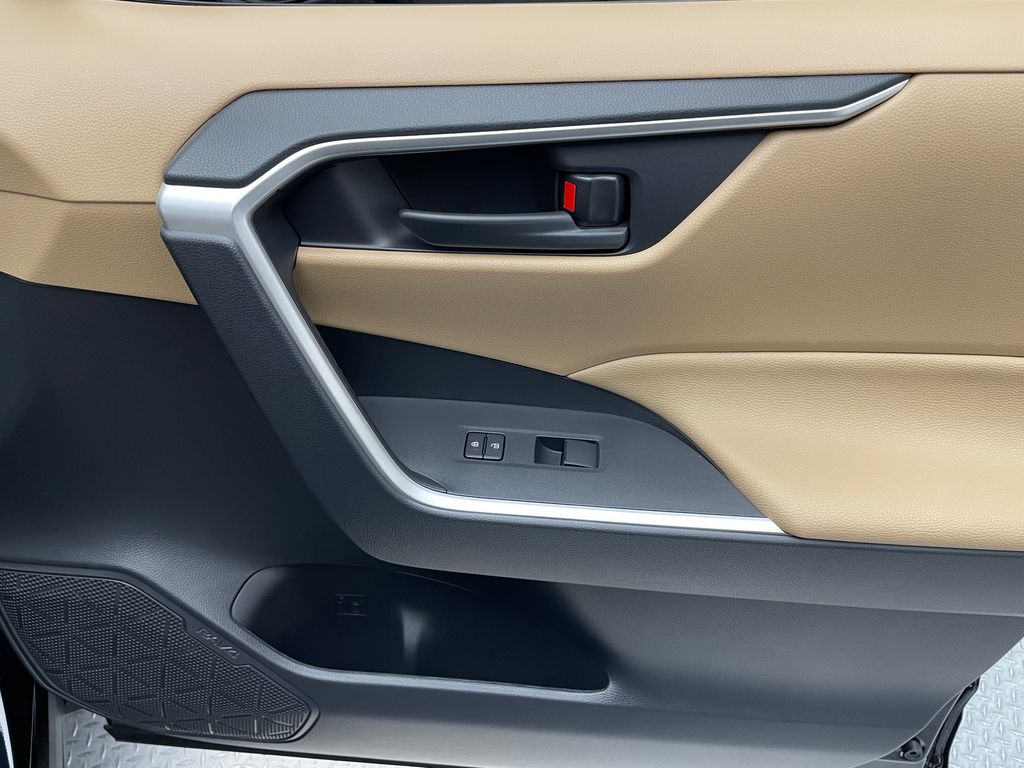 Thumbnail: 2025 Toyota RAV4 - 14