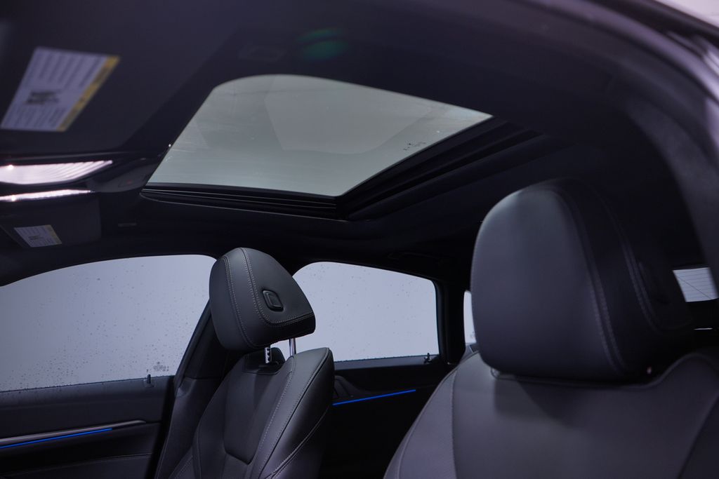 Thumbnail: 2023 BMW i4 - 8