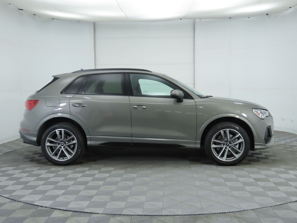 Thumbnail: 2025 Audi Q3 - 4