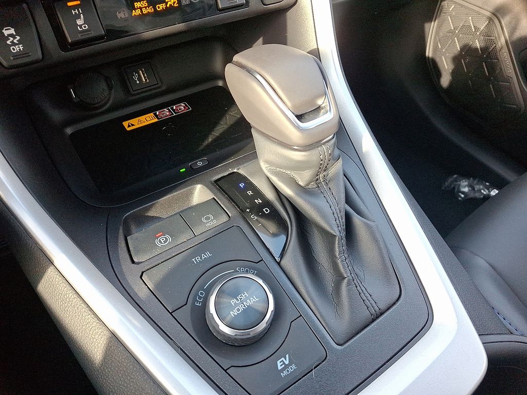 Thumbnail: 2025 Toyota RAV4 - 9