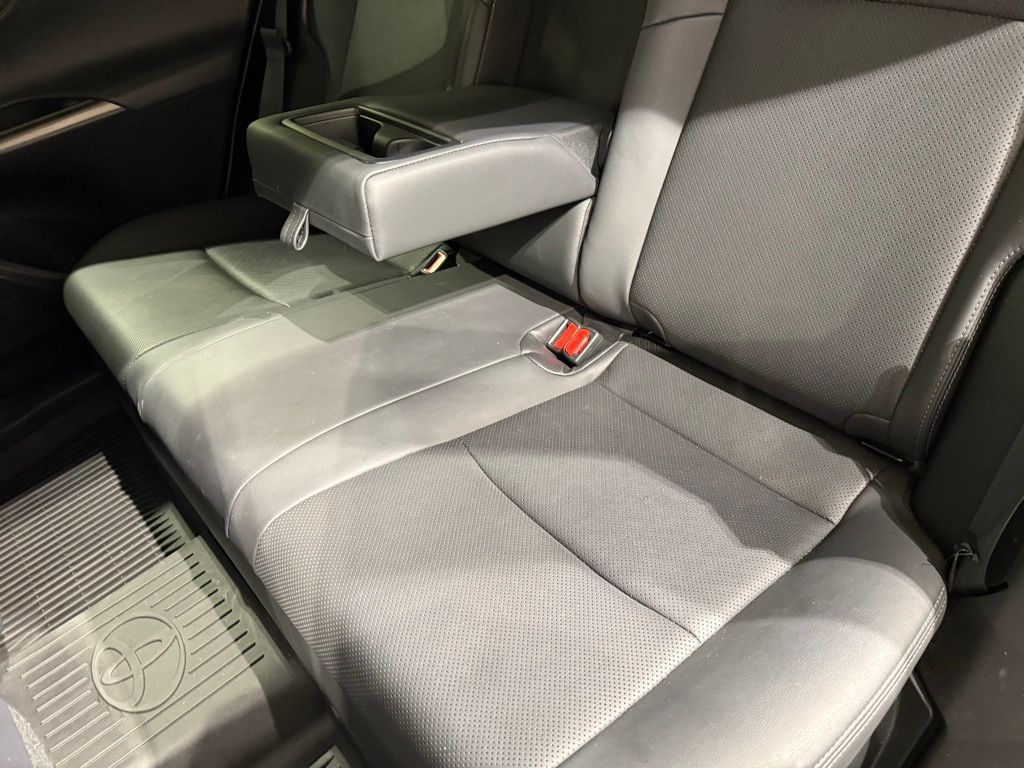 Thumbnail: 2021 Toyota Venza - 21