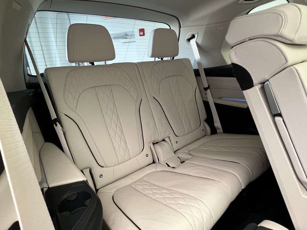 Thumbnail: 2024 BMW X7 - 9