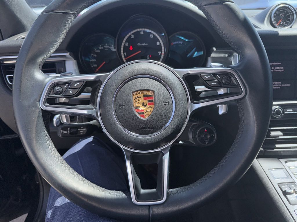 2021 Porsche Macan Turbo 8