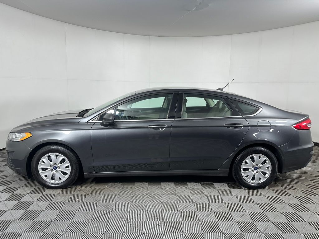 Photo 2 of 2019 Ford Fusion S