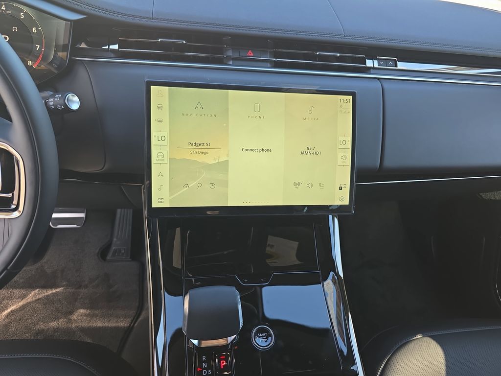 New 2026 White Land Rover Dynamic SE image 21