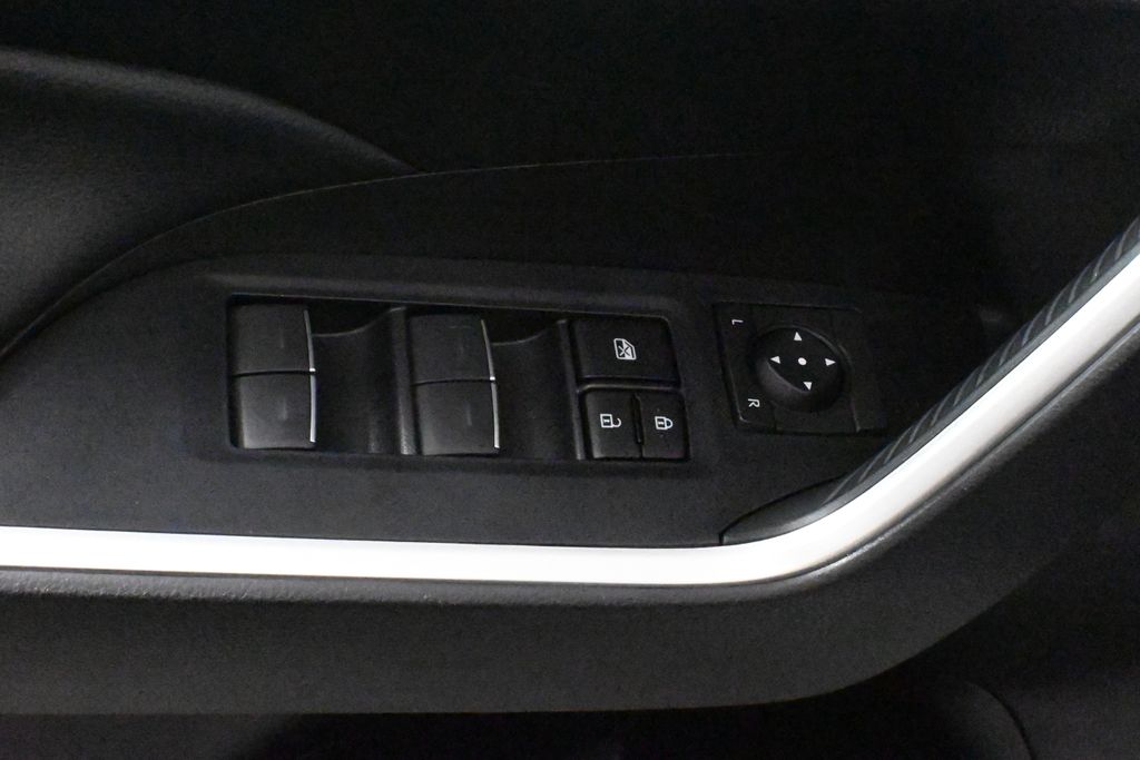 2023 Toyota RAV4 XLE 31