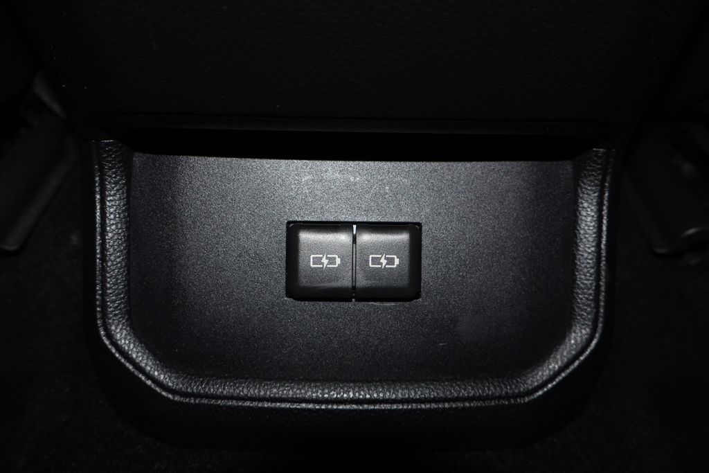 2024 Toyota Highlander LE 23