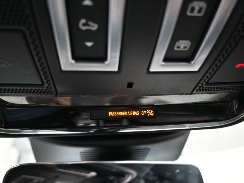 Used 2020 Black Land Rover HSE image 31