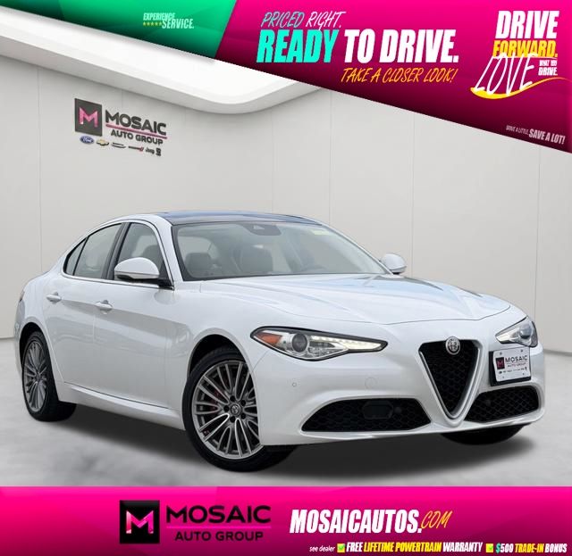 Trofeo White Tri-Coat 2019 Alfa Romeo Giulia Sedan All-Wheel Drive 8-Speed Automatic