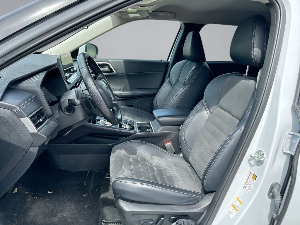 Thumbnail: 2024 Mitsubishi Outlander - 11
