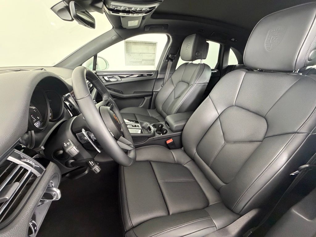 Thumbnail: 2026 Porsche Macan - 5