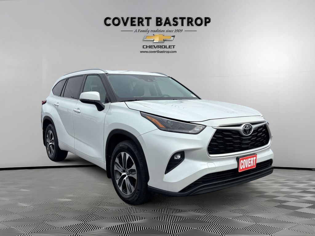 Used Car 2022 Toyota Highlander  Xle For Sale Under $30,000 In Austin, Texas