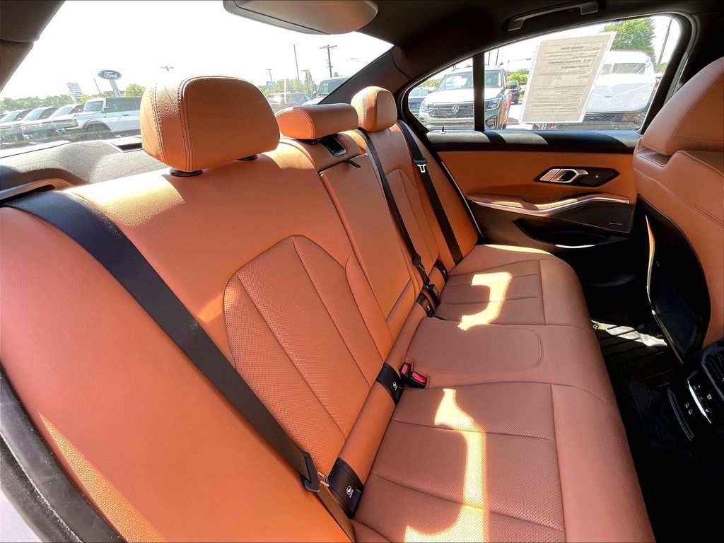 2023 BMW 3 Series — photo 15