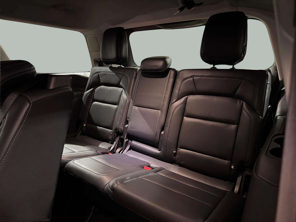 Certified Used 2025 Infinite Black Metallic Clearcoat Lincoln Reserve image 23