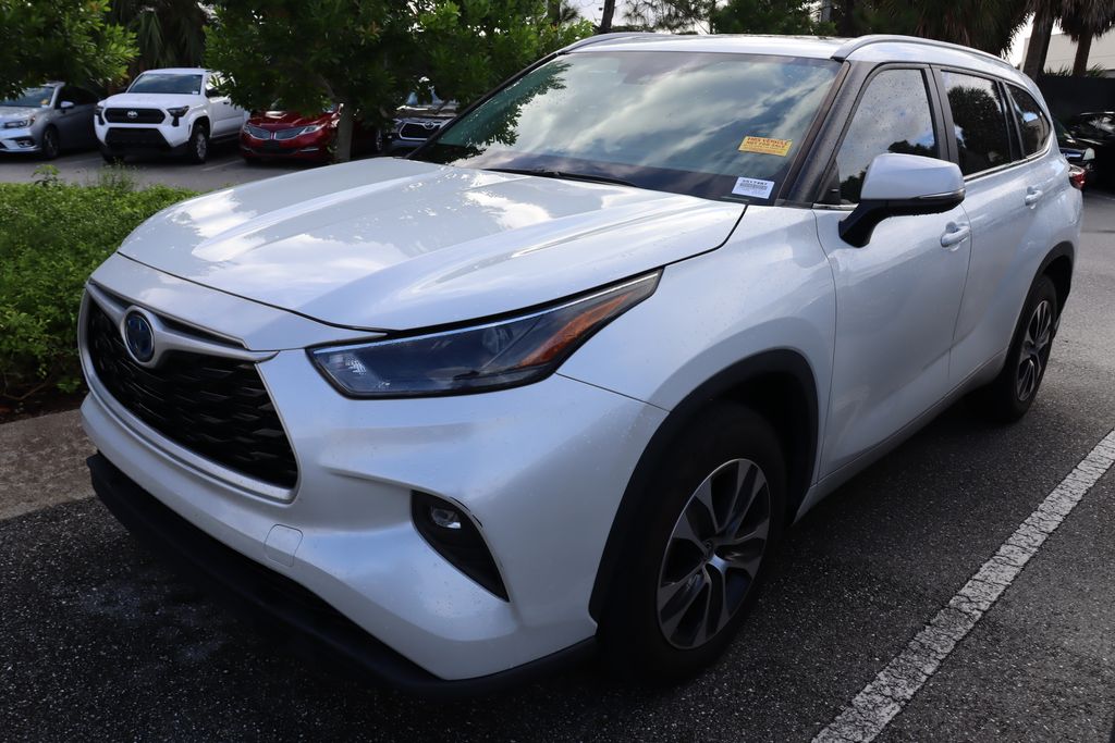 Thumbnail: 2023 Toyota Highlander - 2