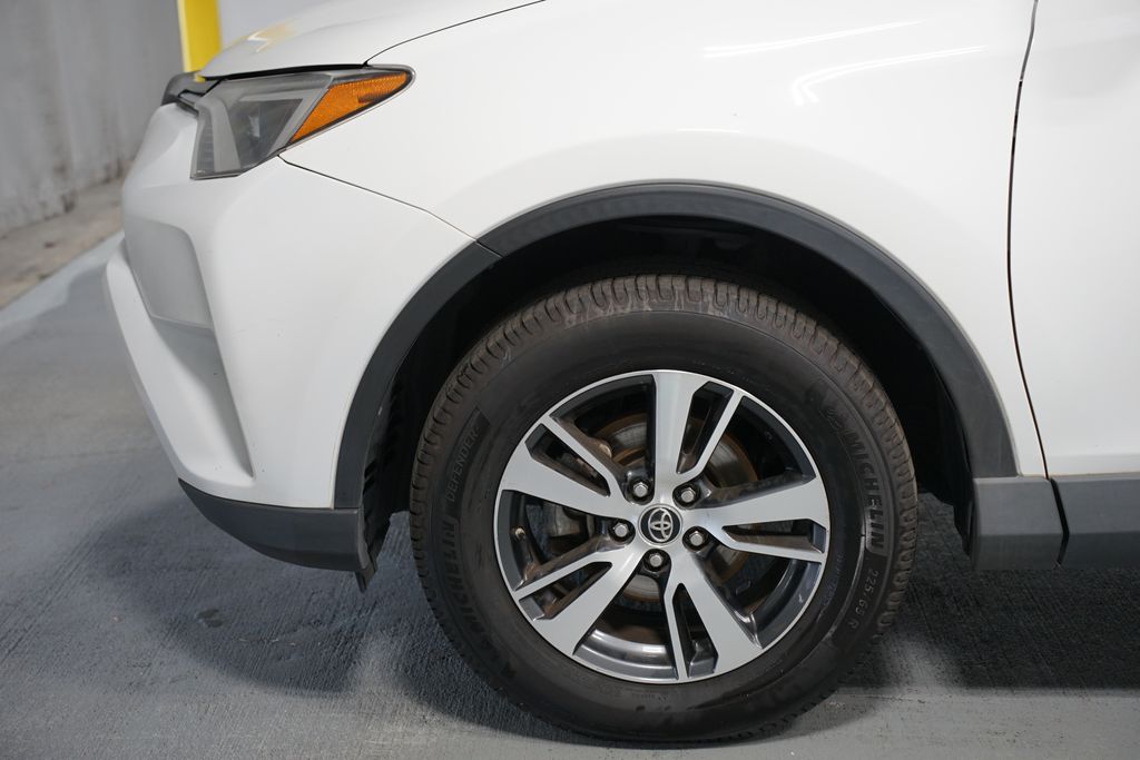 Thumbnail: 2018 Toyota RAV4 - 5