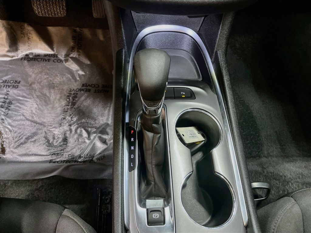 Used 2025 Summit White Chevrolet LT image 17