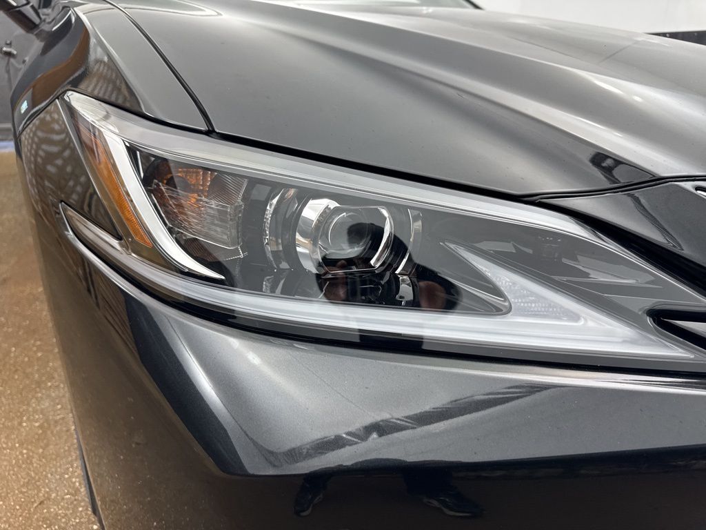 2025 Lexus ES 350 photo 21