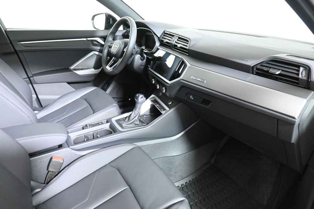 Thumbnail: 2025 Audi Q3 - 21