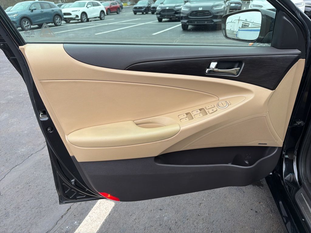 Thumbnail: 2013 Hyundai Sonata - 19