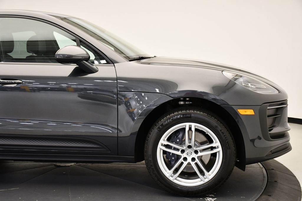 Thumbnail: 2025 Porsche Macan - 15