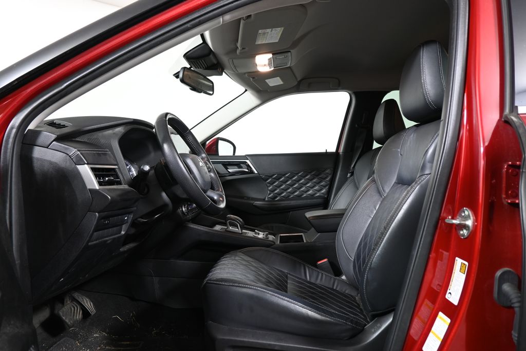 Thumbnail: 2022 Mitsubishi Outlander - 3