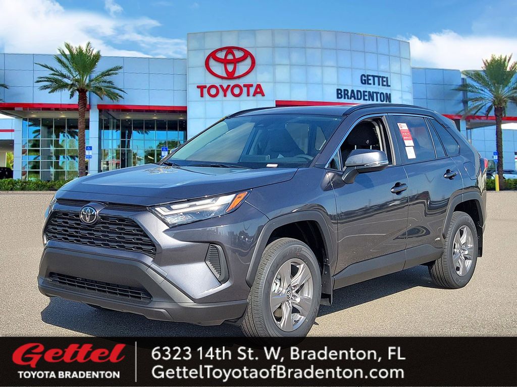 2025 Toyota RAV4 XLE's photo