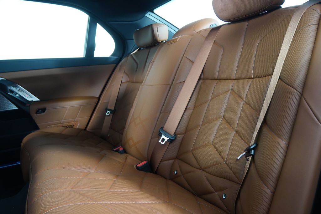 Thumbnail: 2026 BMW 7 Series - 15