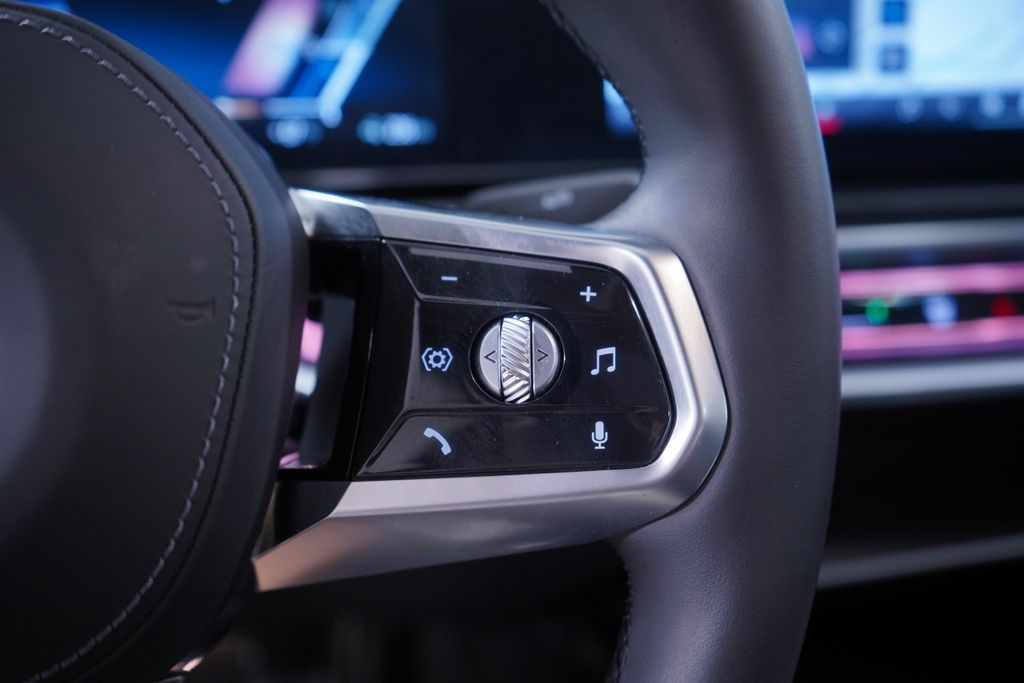 Thumbnail: 2025 BMW i7 - 21