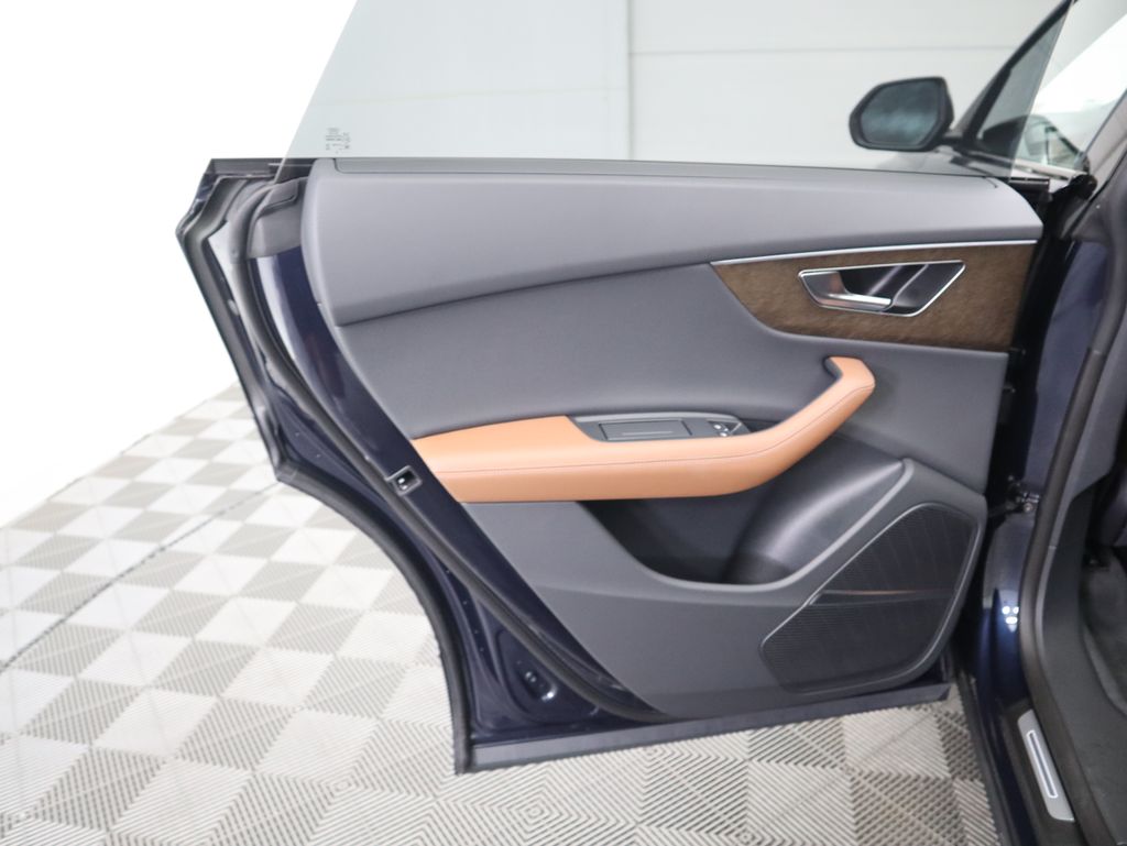 Thumbnail: 2025 Audi Q8 - 28
