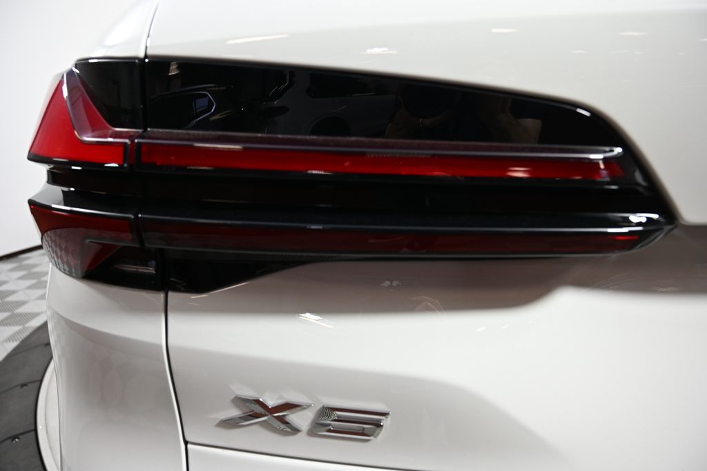 Thumbnail: 2026 BMW X5 - 11